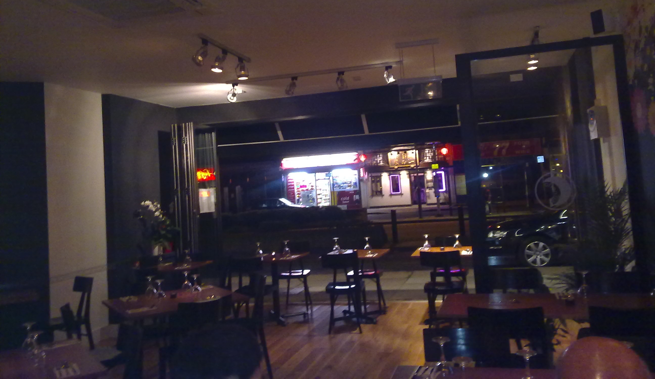 LONDON RESTAURANT – Stylized Interiors